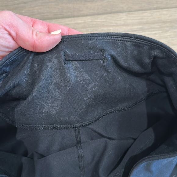 GAPFIT Black Gray GFast Broken Chevron Cropped Workout Active Capris Size Large - Picture 11 of 11